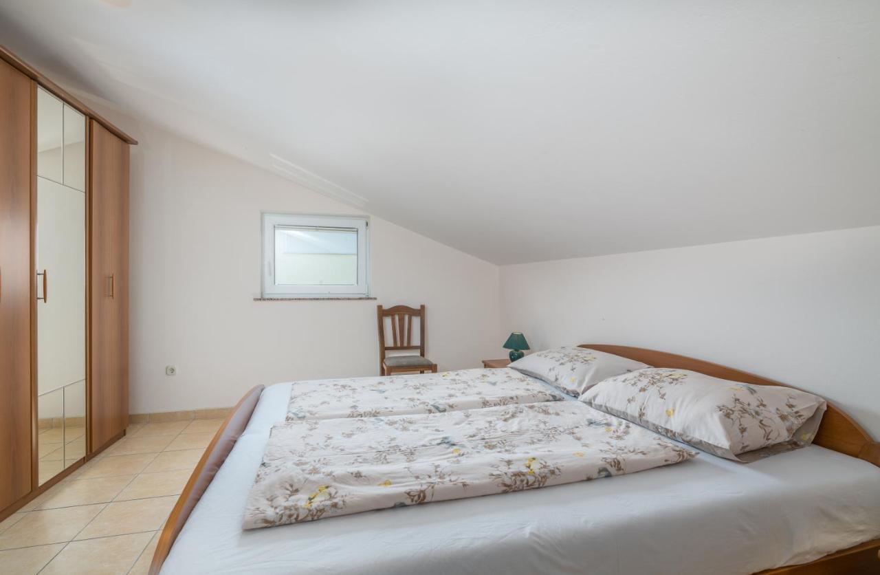 Pansion Dujmovic 1 Apartment Malinska Exterior photo