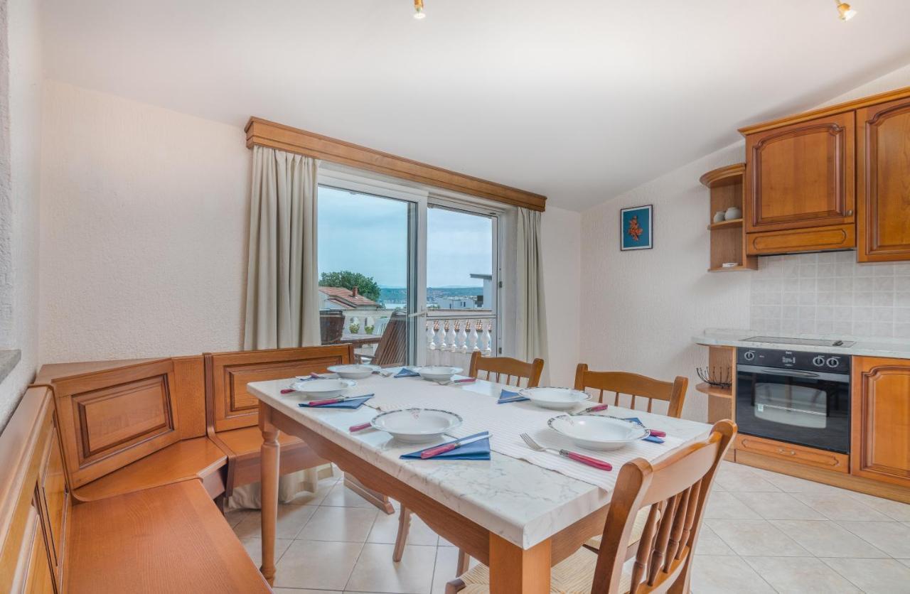 Pansion Dujmovic 1 Apartment Malinska Exterior photo