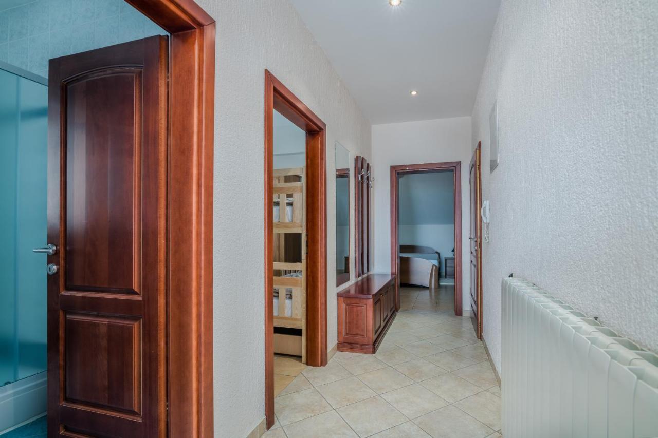Pansion Dujmovic 1 Apartment Malinska Exterior photo