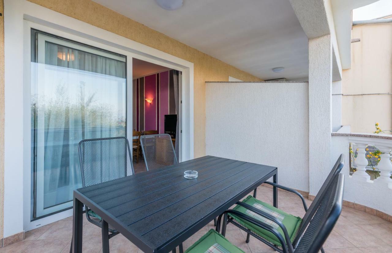Pansion Dujmovic 1 Apartment Malinska Exterior photo