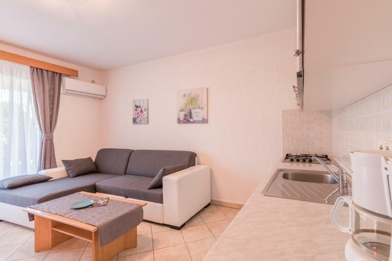 Pansion Dujmovic 1 Apartment Malinska Exterior photo