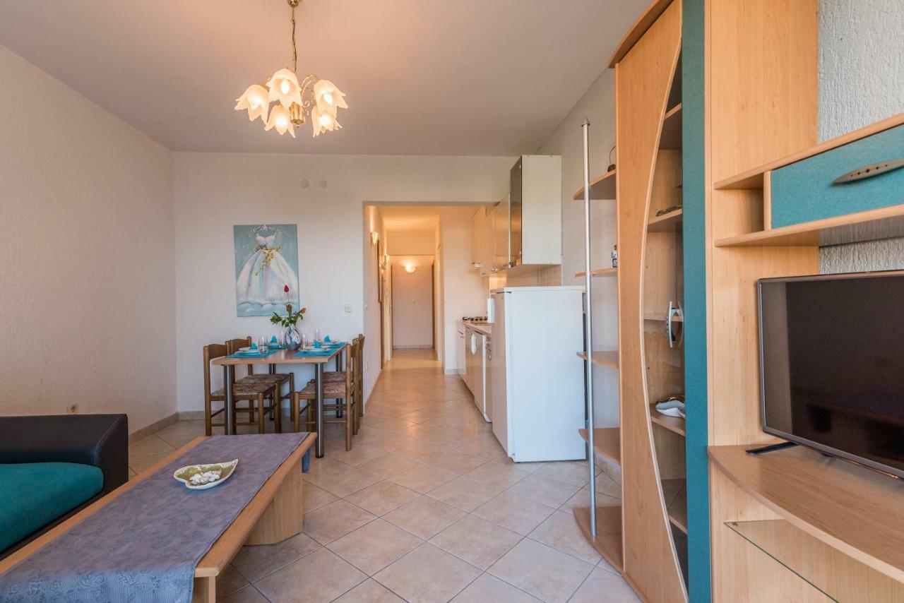 Pansion Dujmovic 1 Apartment Malinska Exterior photo