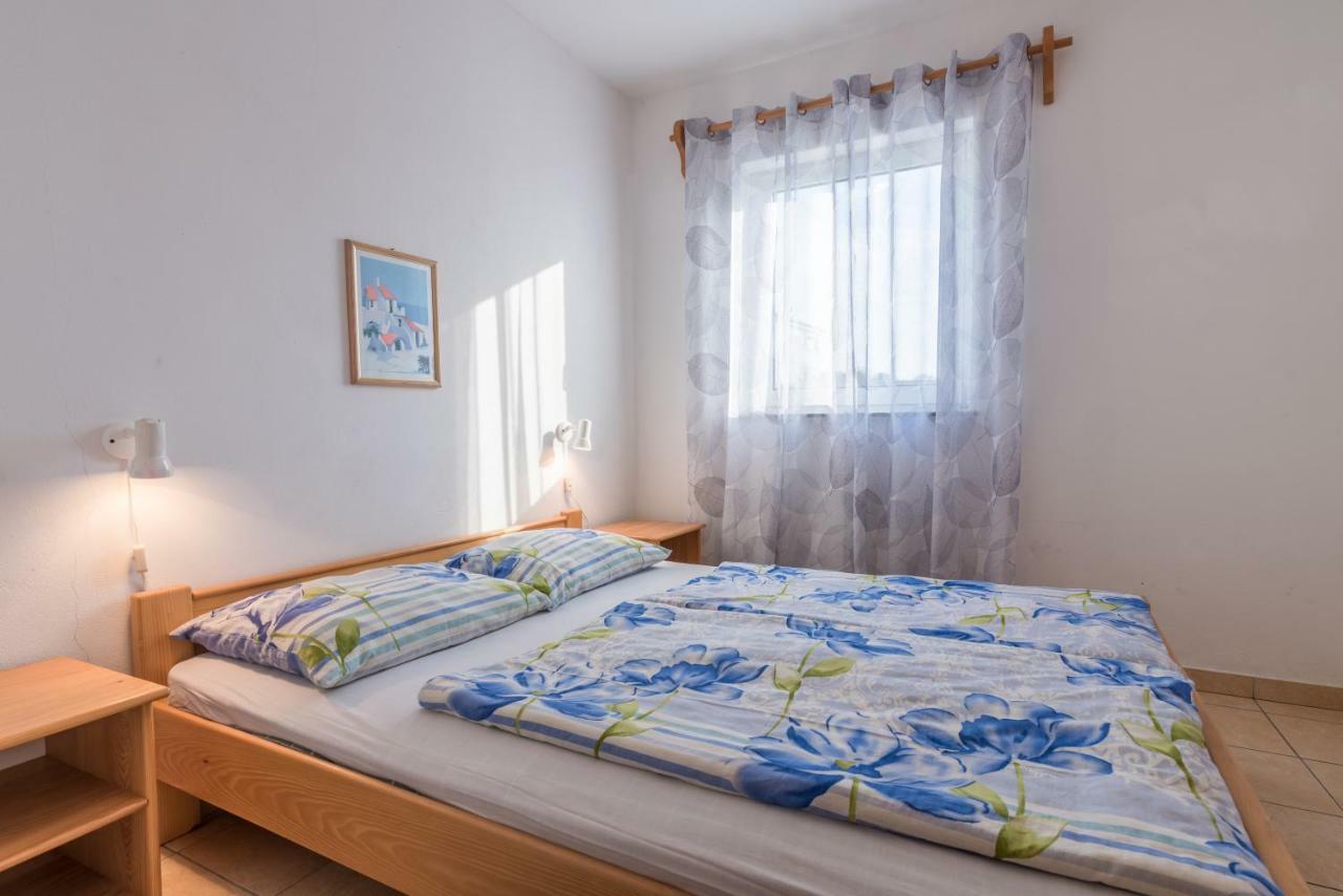 Pansion Dujmovic 1 Apartment Malinska Exterior photo