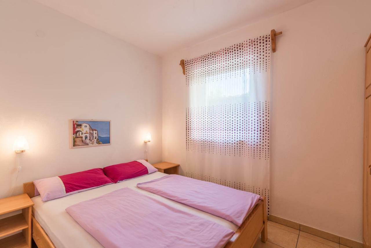 Pansion Dujmovic 1 Apartment Malinska Exterior photo