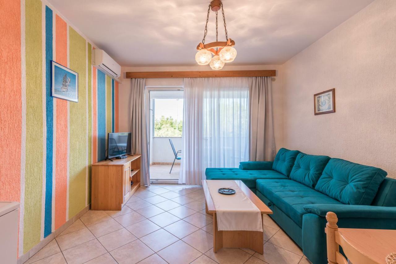 Pansion Dujmovic 1 Apartment Malinska Exterior photo