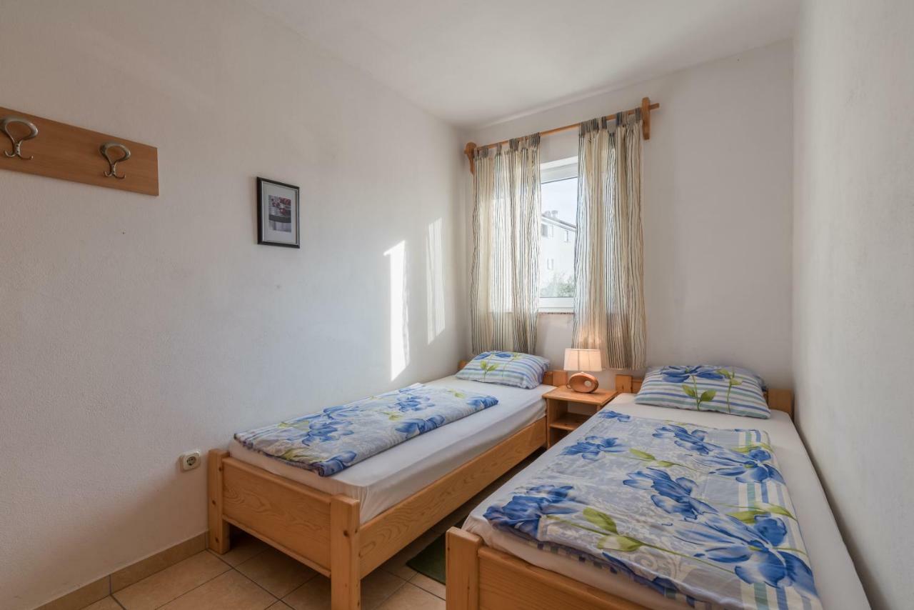 Pansion Dujmovic 1 Apartment Malinska Exterior photo