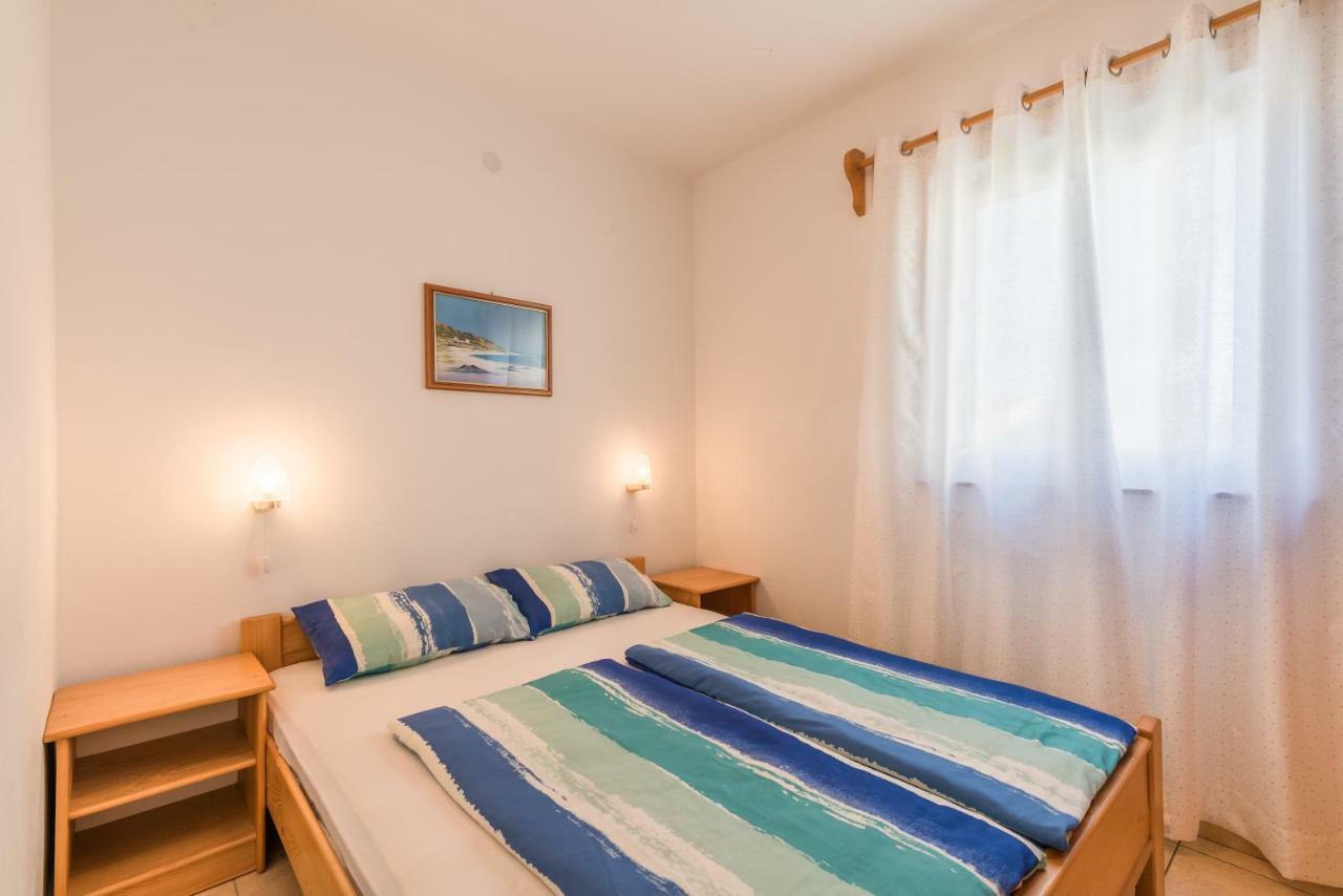 Pansion Dujmovic 1 Apartment Malinska Exterior photo
