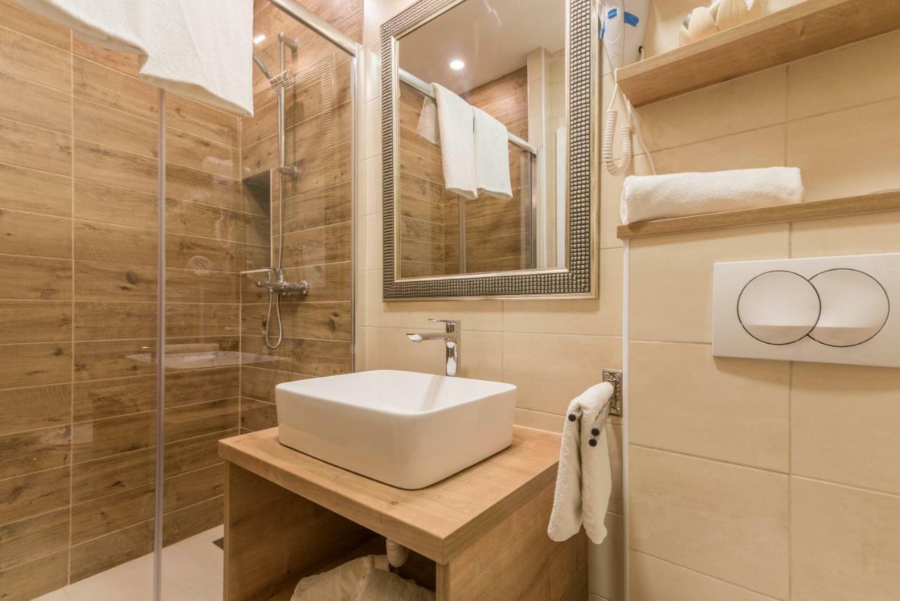 Pansion Dujmovic 1 Apartment Malinska Exterior photo