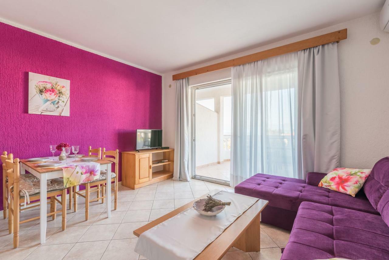 Pansion Dujmovic 1 Apartment Malinska Exterior photo