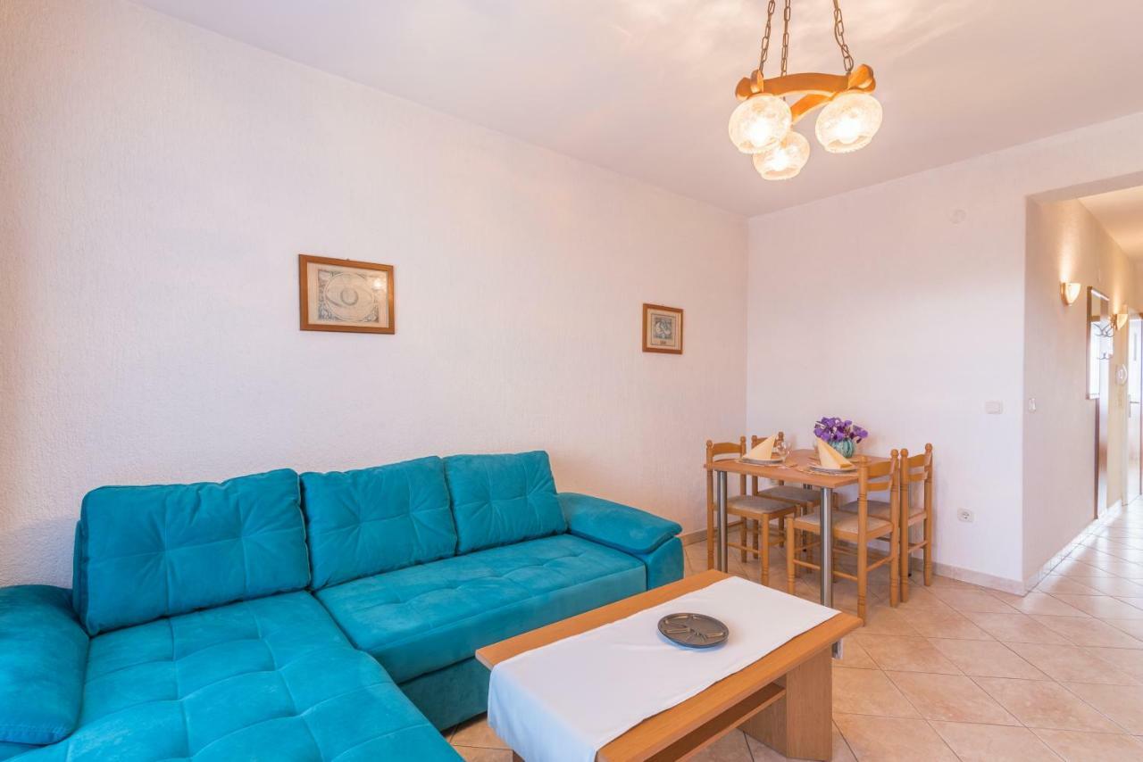 Pansion Dujmovic 1 Apartment Malinska Exterior photo