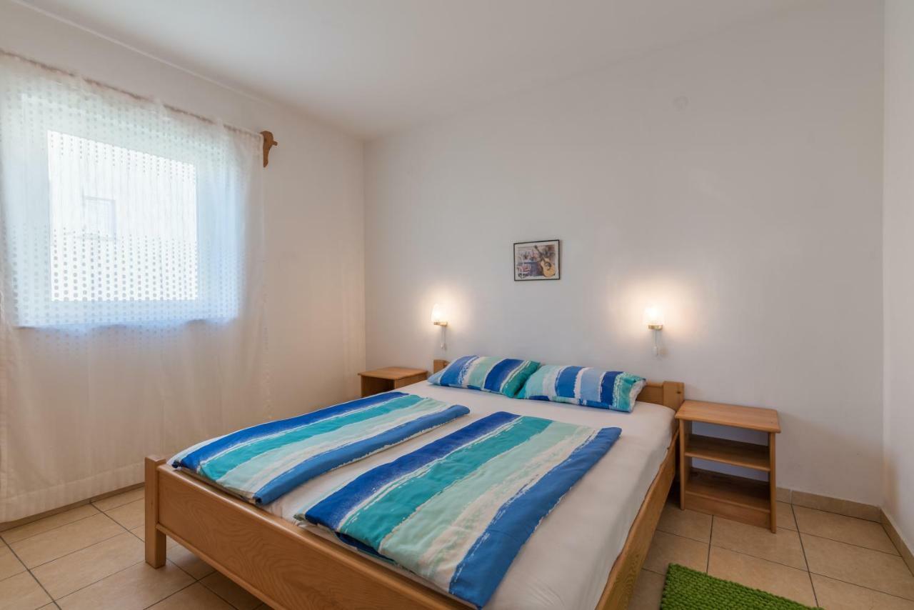 Pansion Dujmovic 1 Apartment Malinska Exterior photo