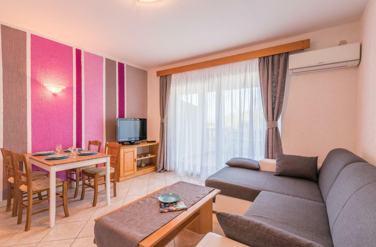 Pansion Dujmovic 1 Apartment Malinska Exterior photo