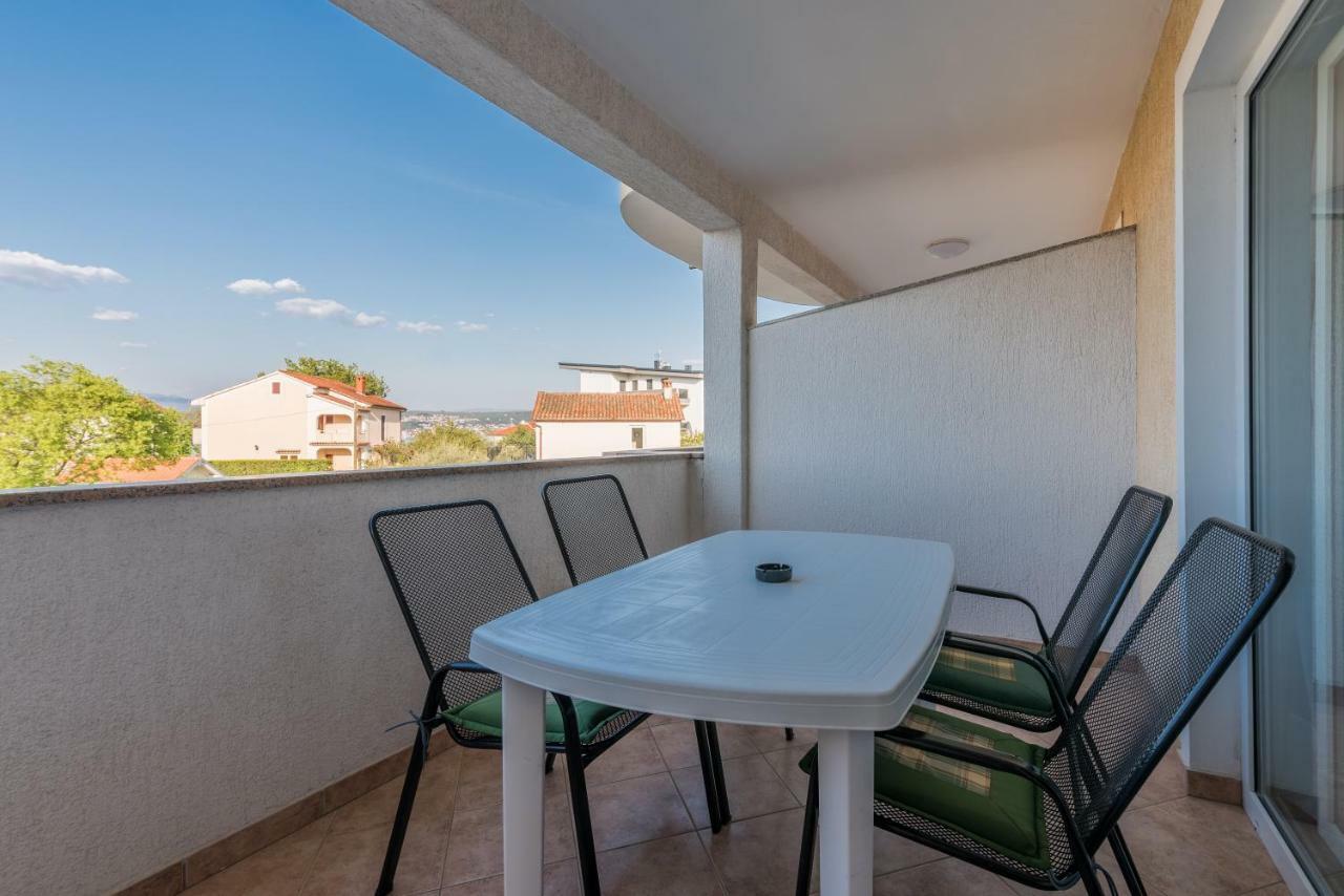 Pansion Dujmovic 1 Apartment Malinska Exterior photo