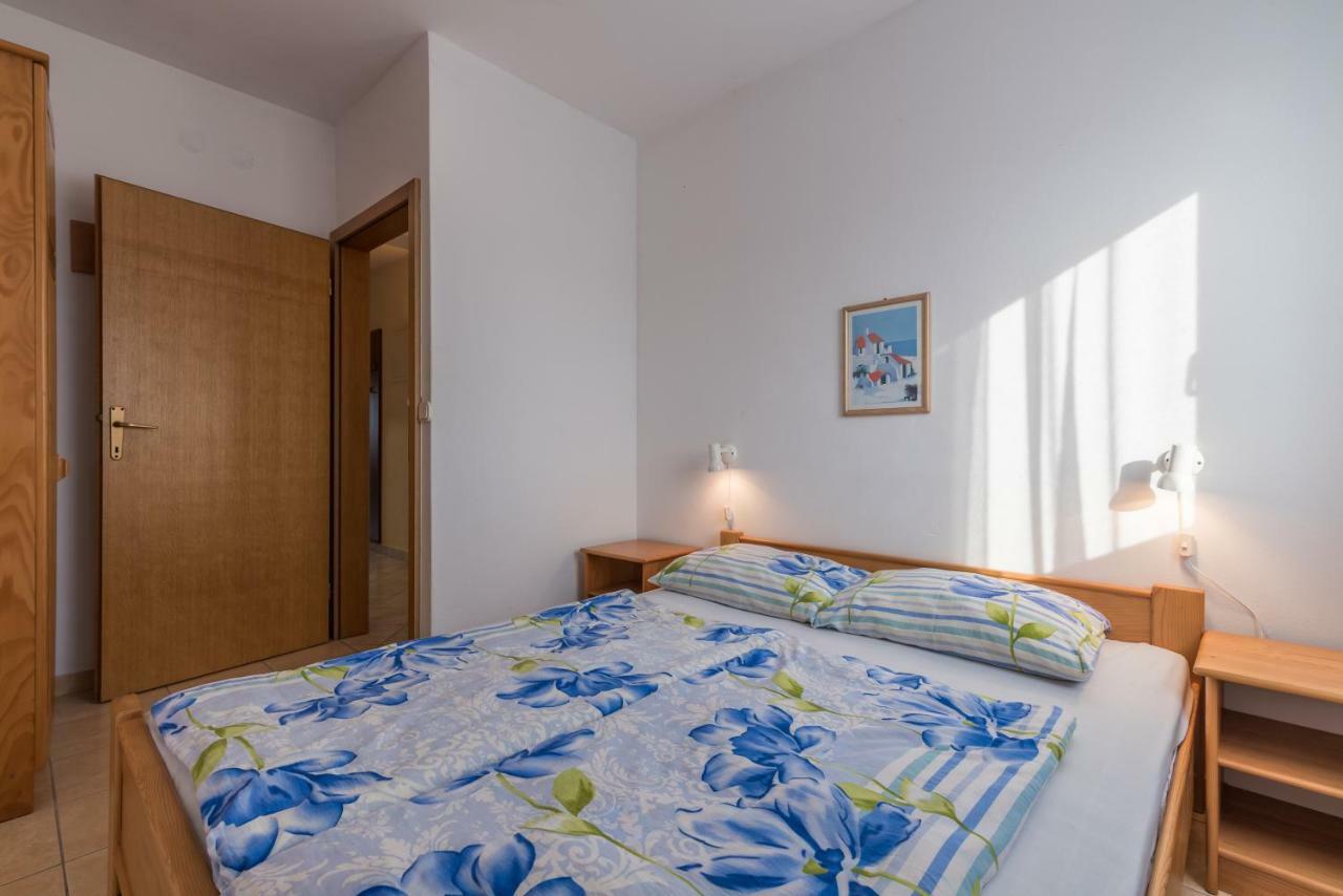 Pansion Dujmovic 1 Apartment Malinska Exterior photo