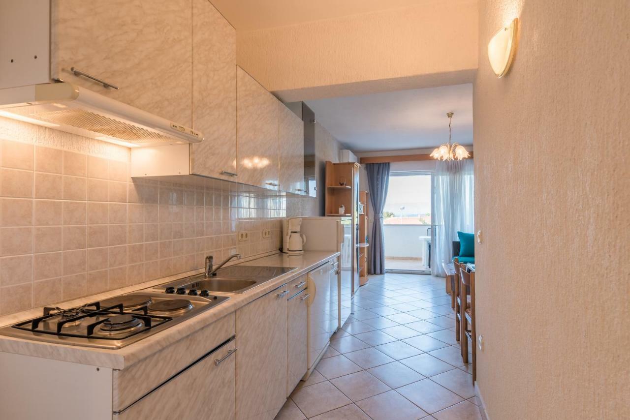 Pansion Dujmovic 1 Apartment Malinska Exterior photo